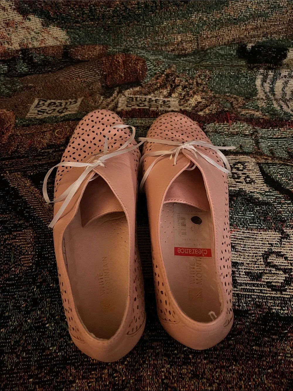 Women’s Vintage Pink Lace-Up Flats